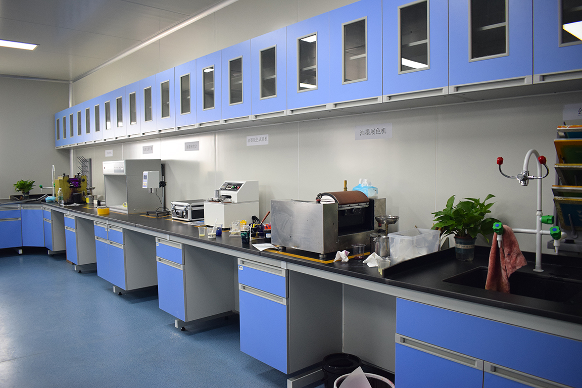 油墨可以用漂白劑、小蘇打、酒精、鹽等來清洗掉